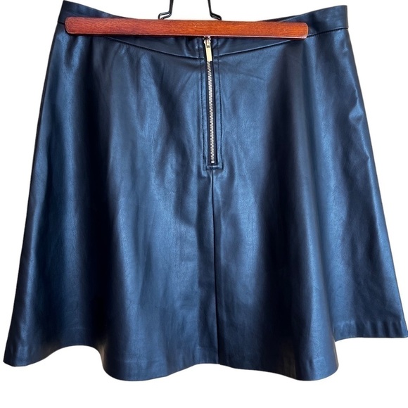 Dynamite A-Line Black Faux Leather Mini- Skirt EUC - Picture 11 of 11